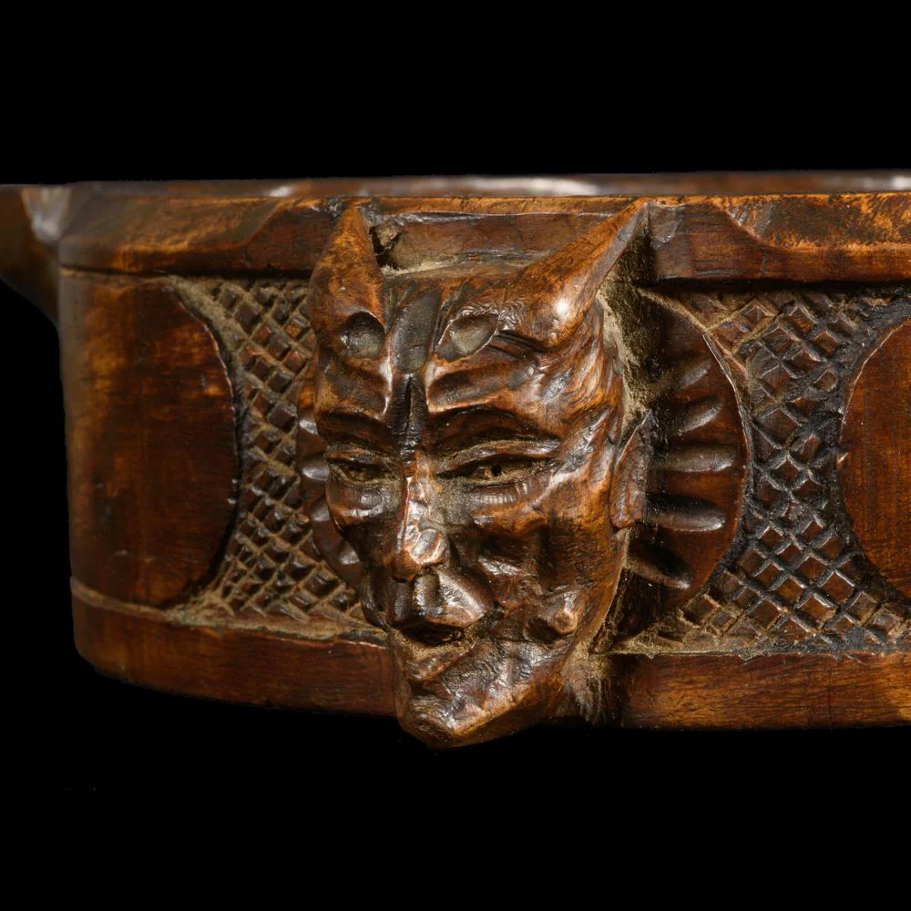 COUPE RITUELLE DÉMONIAQUE EN BOIS SCULPTÉ – FORÊT-NOIRE - Image 11