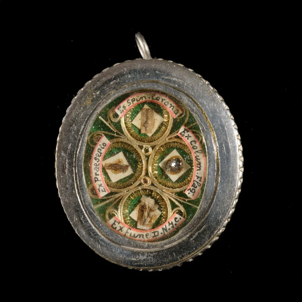 RELIQUAIRE À L’ÉPINE DE LA COURONNE T ET RELIQUES DE LA PASSION